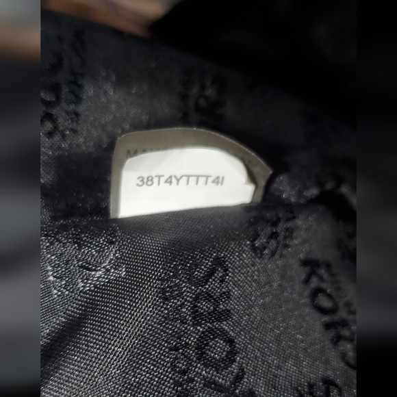 Michael Kors Black Patent Tote and Estee Lauder Bag⚜️🖤⚜️ - Picture 3 of 13